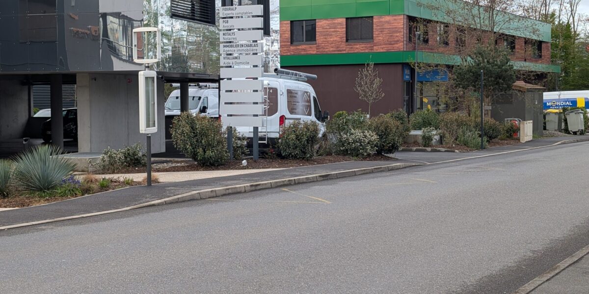 Un arrêt de bus qui n&rsquo;a jamais vu un bus s&rsquo;arrêter